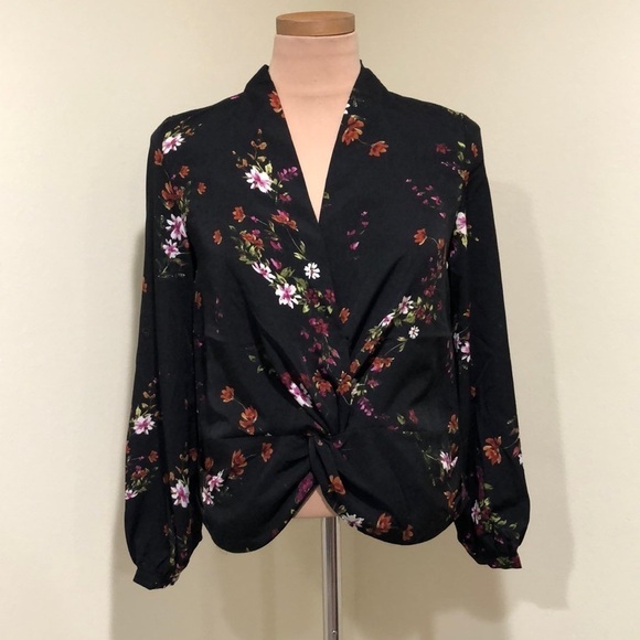 Revolve Heartloom Top Size Medium Black Floral Twist Front Blouson Sleeve - Picture 2 of 10